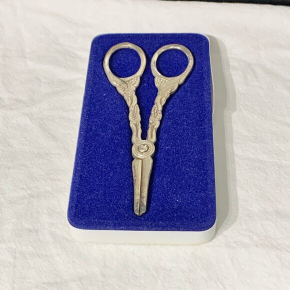 Vintage Mema Sweden Grape Small Sewing Scissors – Silver Plated – Original Box - Picture 1 of 9